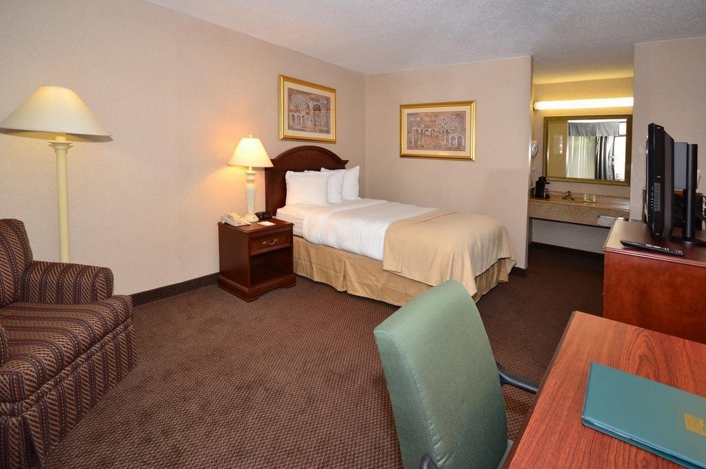 Quality Inn Exit 4 Clarksville Exteriör bild